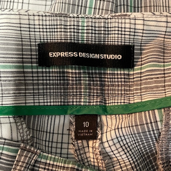 Express Design Studio Capris Pants - Picture 3 of 5